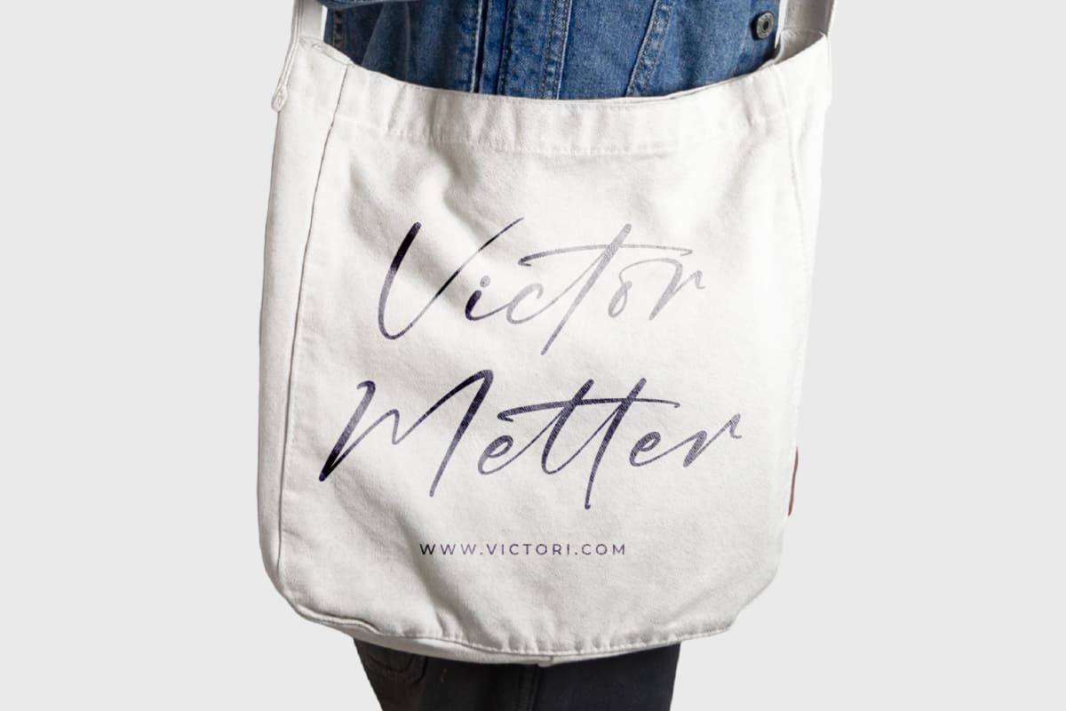 Hunter Moment - Stylish Handwritten Font font preview 12