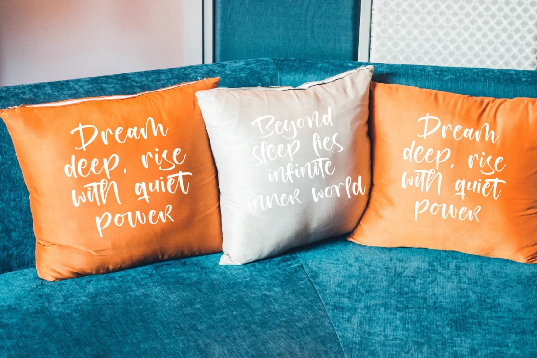 Preview 6 for Smiling Daisy - Modern Handwritten Font