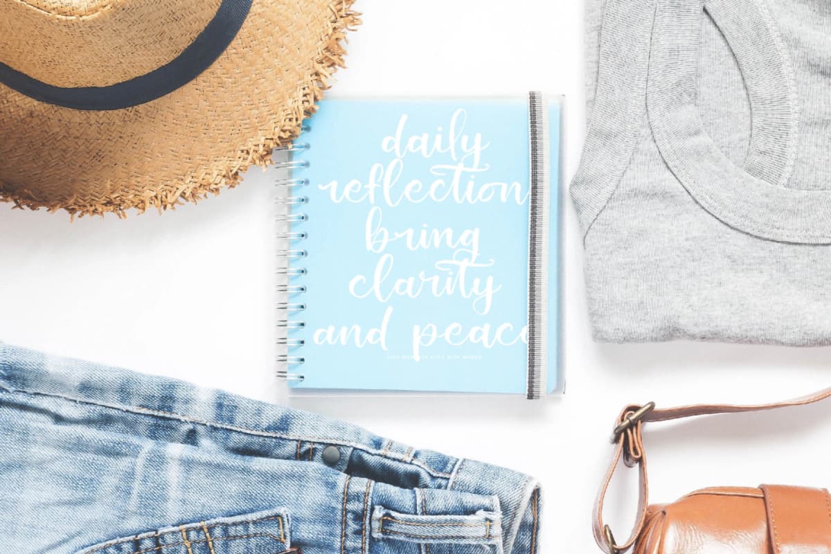 Shiny Cottage - Modern Handbrush Script font preview 15