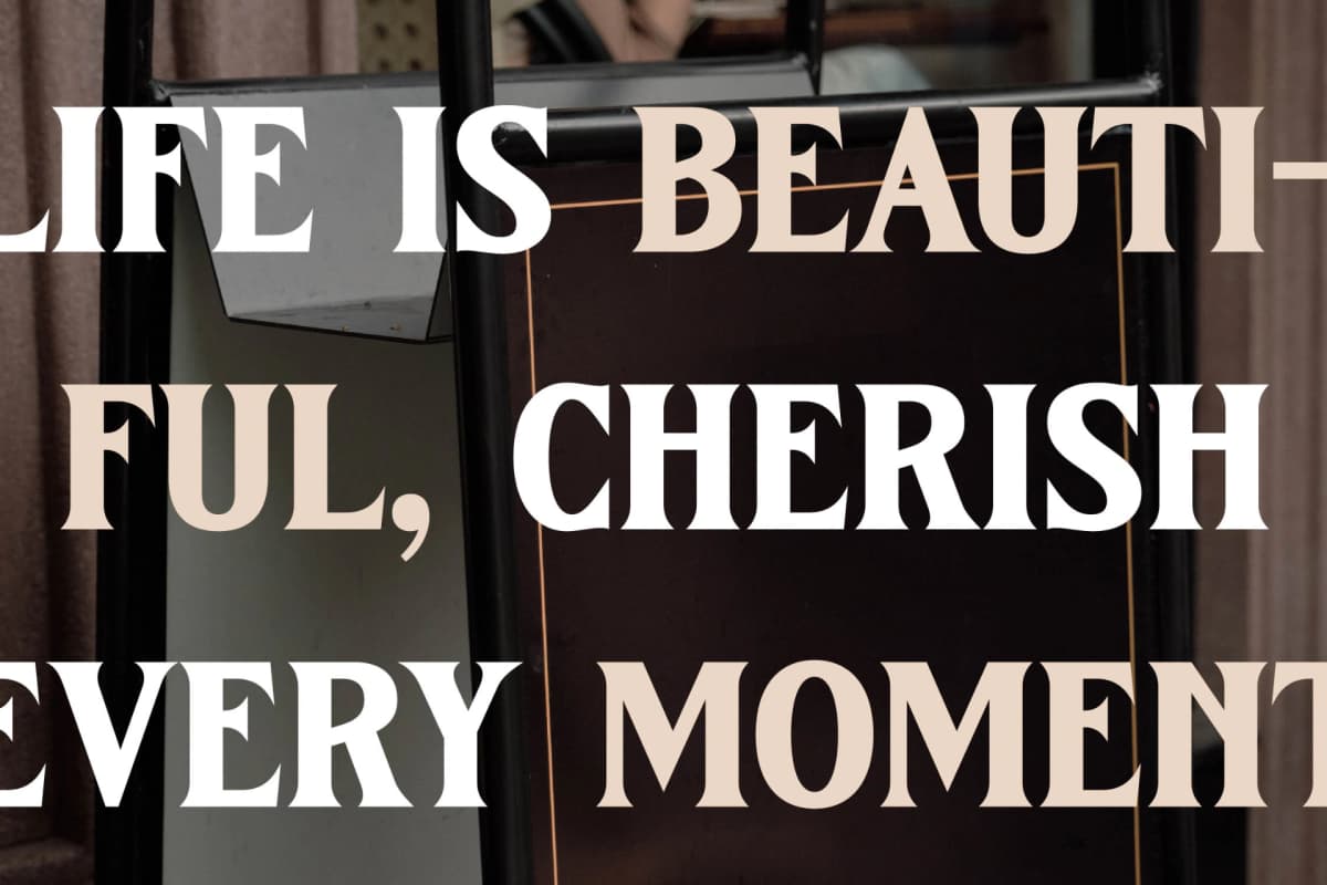 Kingtron – Modern Serif Display font preview 2