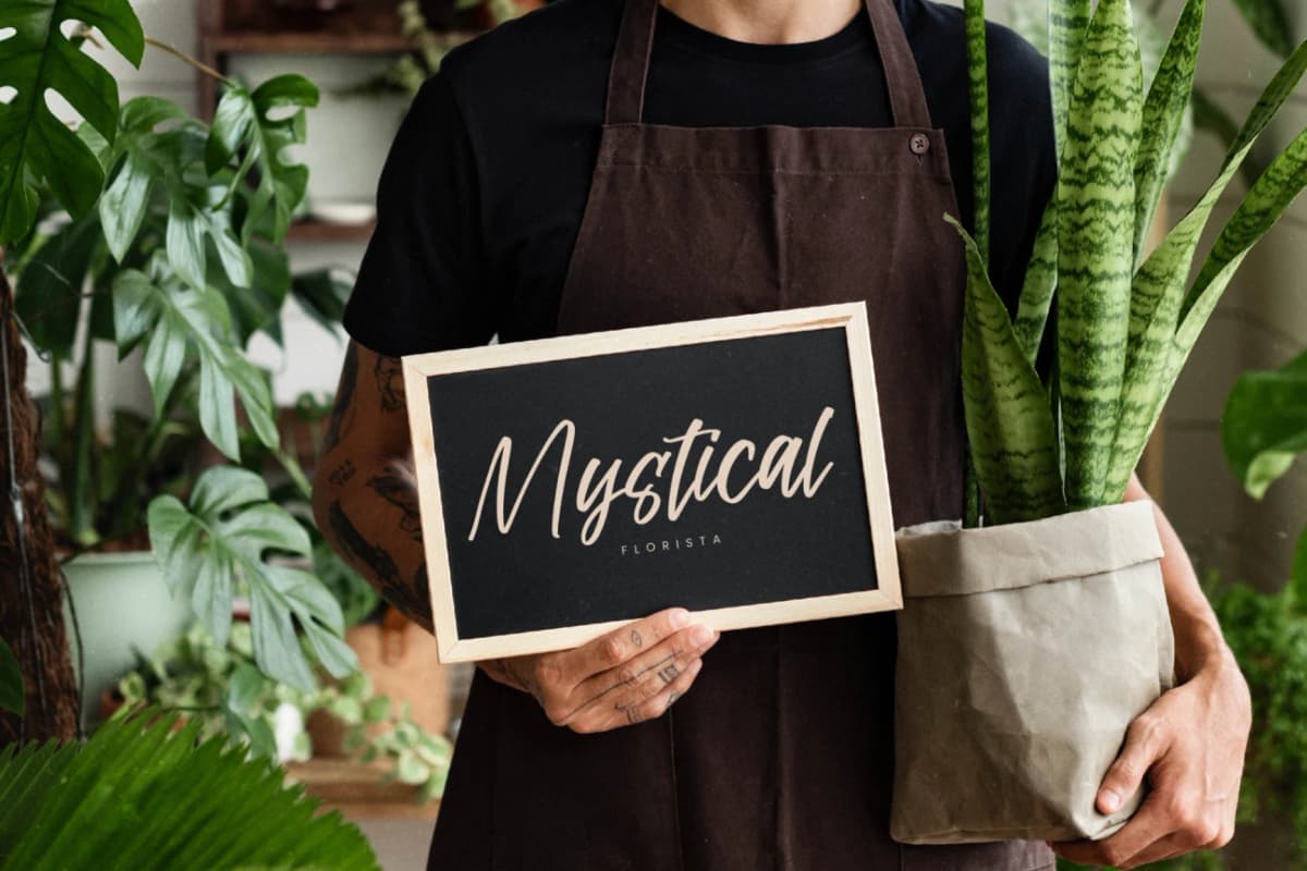 Golden Forest – Modern Handwritten Script font preview 10