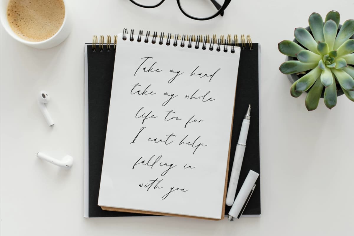 Gatenfield Mondilla - Modern Signature Font font preview 2