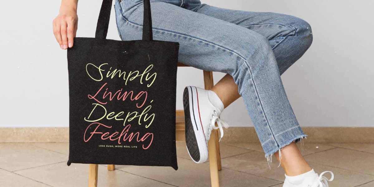 Bluebell Cottage - Modern Handwritten Font font preview 5